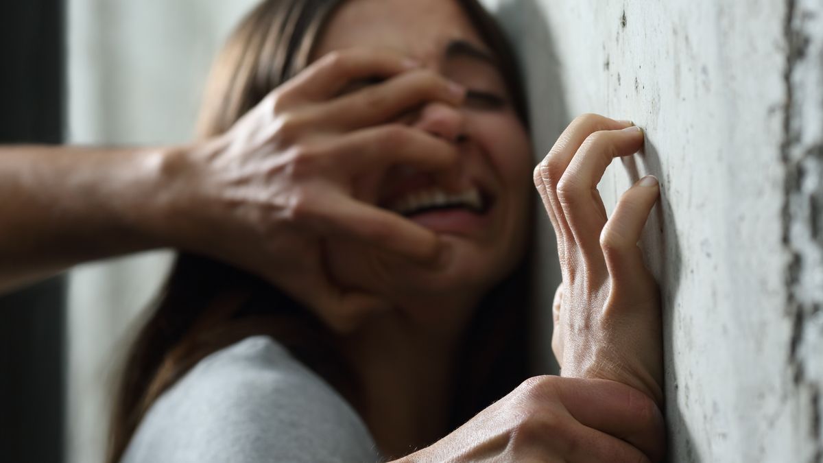 Znásilnění jako sex bez souhlasu. Na redefinici tlačí odborníci i politici